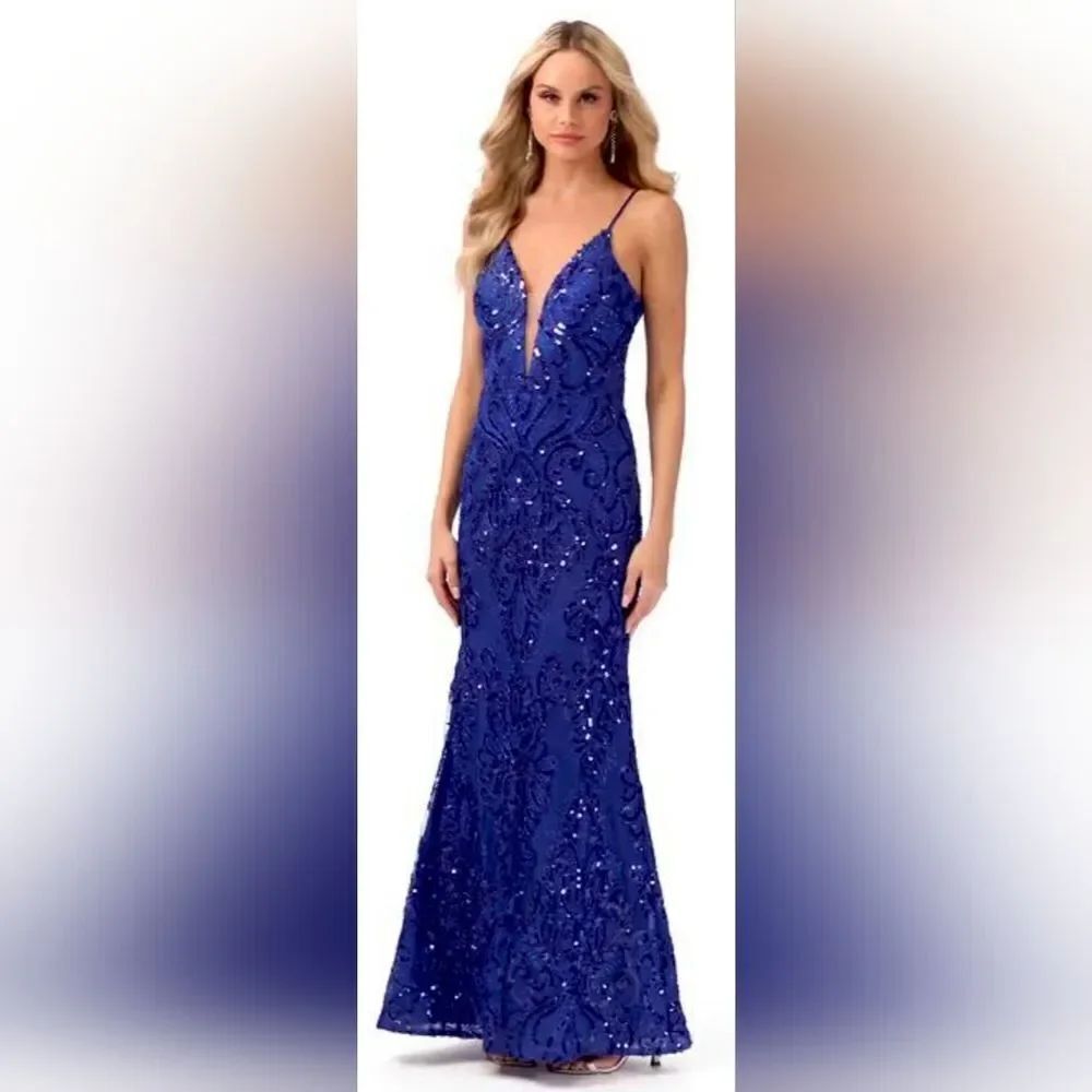 Betsy & Adam Sequined Spaghetti-Strap Illusion-Neck Gown NWT Size 2 Royal Blue
